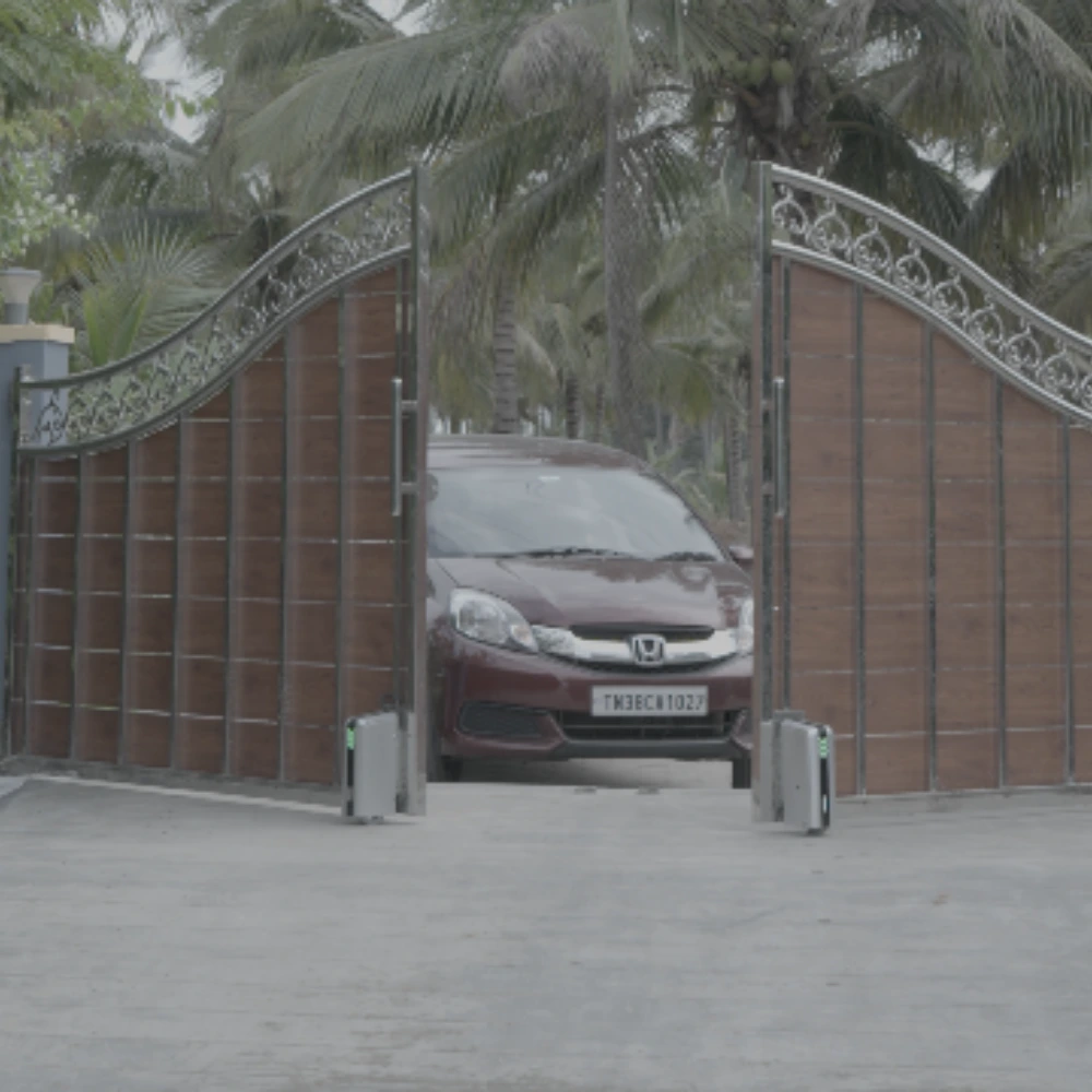 Automatically opening gate allowing a vehicle to enter using smart gate automation access