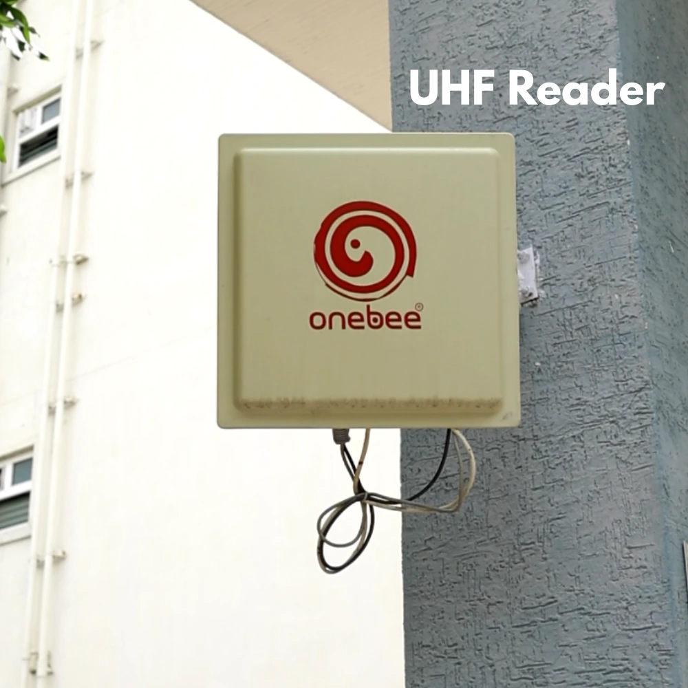 Onebee UHF reader used in automated parking payment solutions at entry gate
