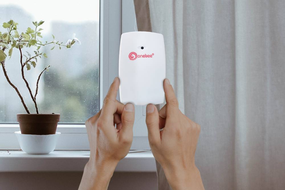 Glass break sensor can be set-up without any professional assistance.